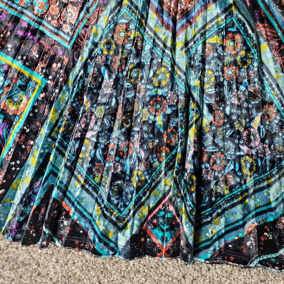 NWT Art Class Girls' Blue Tapestry Multi-Color Floral Pleated Velvet Skirt - Picture 6 of 14